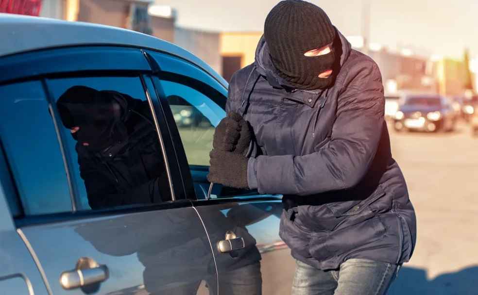 Auto Theft_ Car-Theft-in-Progress_Anti vehicle theft Hyundai
