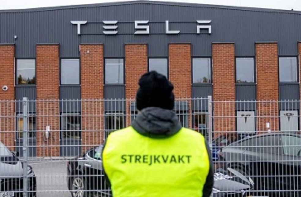 Tesla Conflict_Sweden Striker