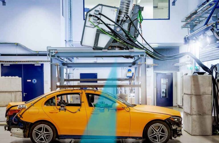 Mercedes X-ray a crash test