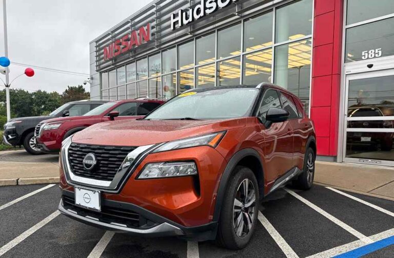 Nissan Rogue SUV Alt Img