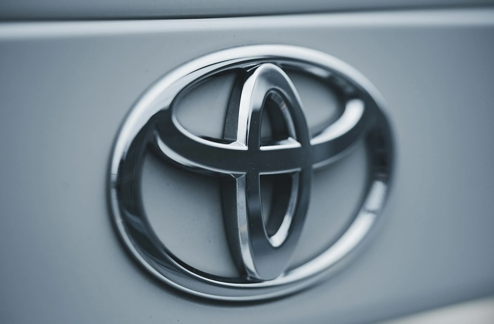 Toyota Emblem Alt Image
