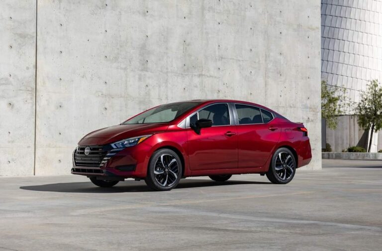 Nissan Versa S Image